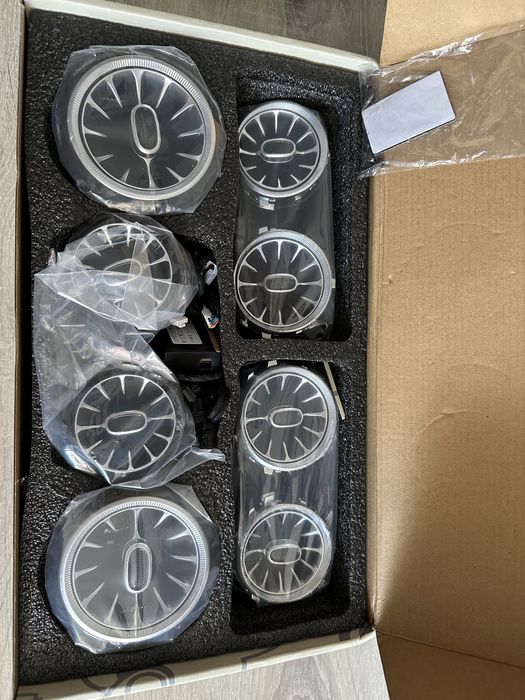 Въздуховоди с амбиентно осветление за модел w213 Е-class 64 лед цвята