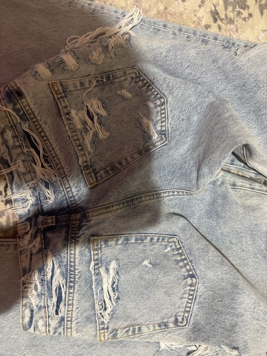 blugi.   rupti.     bershka