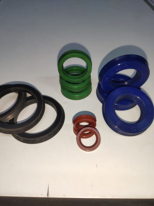 Продаем манжеты резиновые и полиуретановые для гидравлики и воздуха