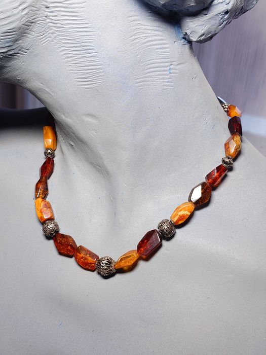 Colier din argint cu chihlimbar natural – nuggete fațetate, stil etnic