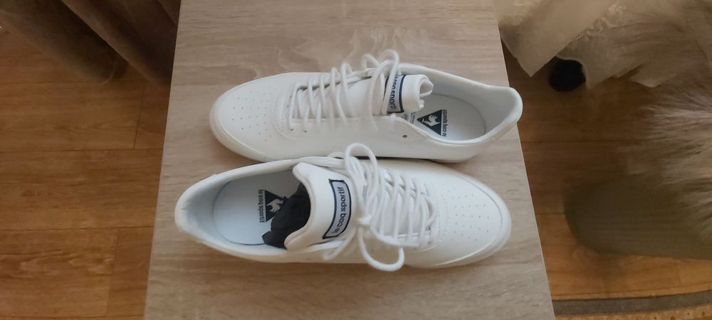 Vând pantofi sport damă, marimea 38, sunt noi, neputati.