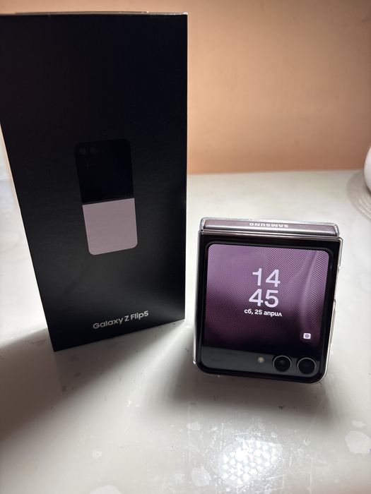 Продавам Z flip 5