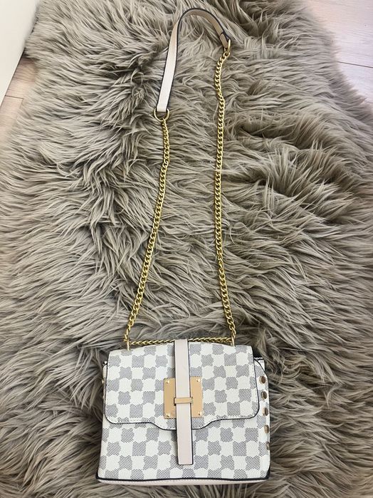 Чанта през рамото