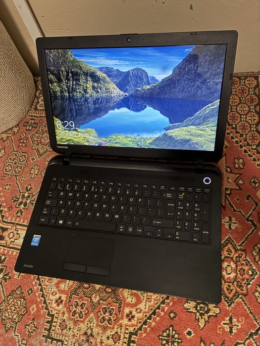 Laptop Toshiba Satellite - 500GB - Windows 10 Pro - Încărcător