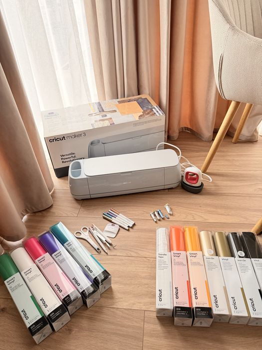 Cricut make 3 + cricut easypress mini + accesorii cadou