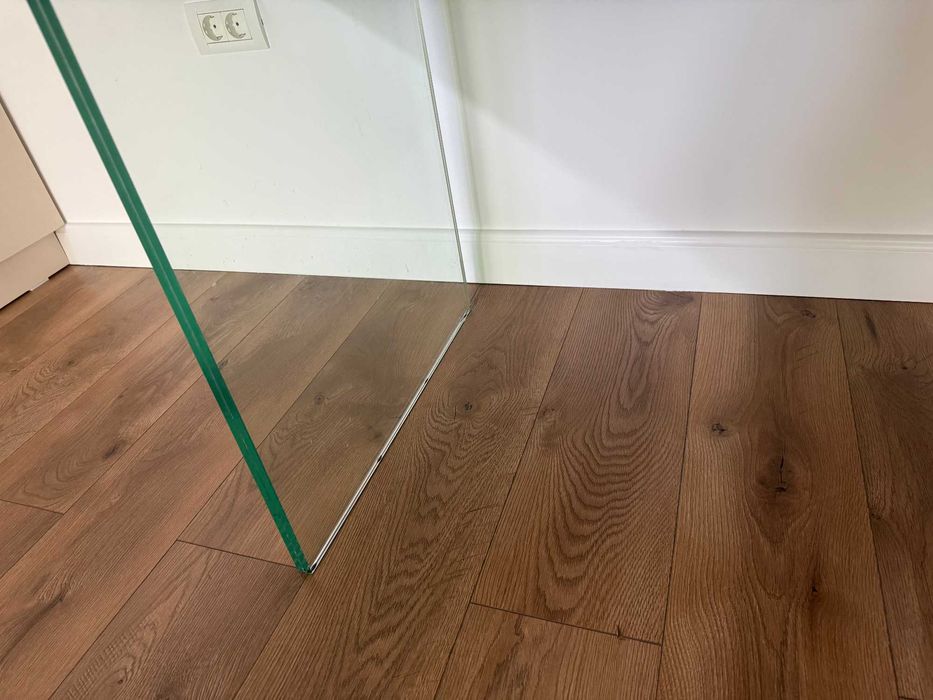 Masa din stejar lemn masiv cu picioare din sticla