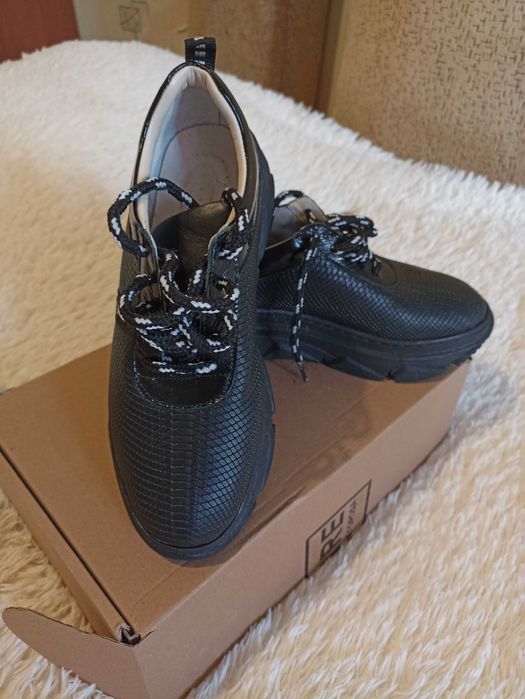 Кроссовки демисезонные