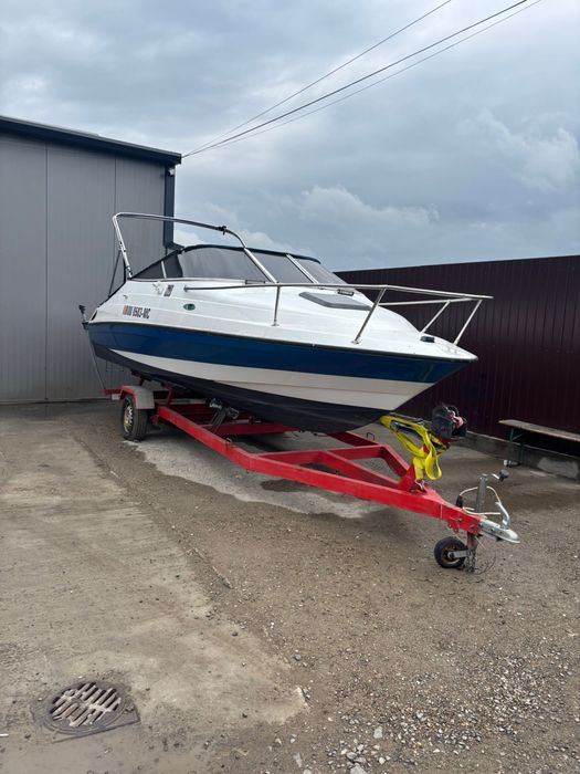 Vand barca Bayliner 5052