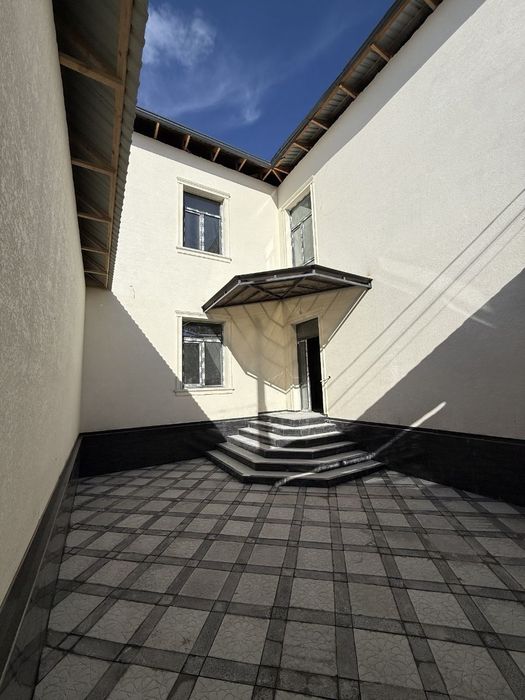 FOOD CITY ва Янги қўйлиқ савдо мажмуаси ёнида янги қурилган ҳовли уй