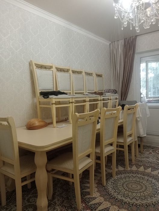 Продается стол и стулья