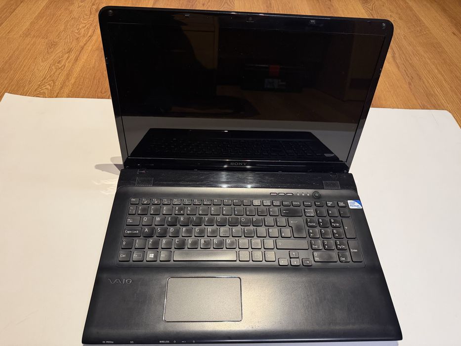 Sony Vaio SVE1713C5E pentru piese 8gb ram , ssd, incarcator