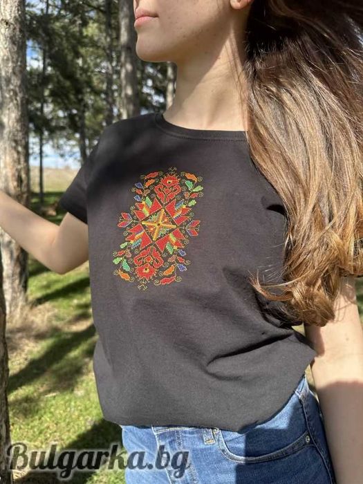 Бродирани  тениски с шевици