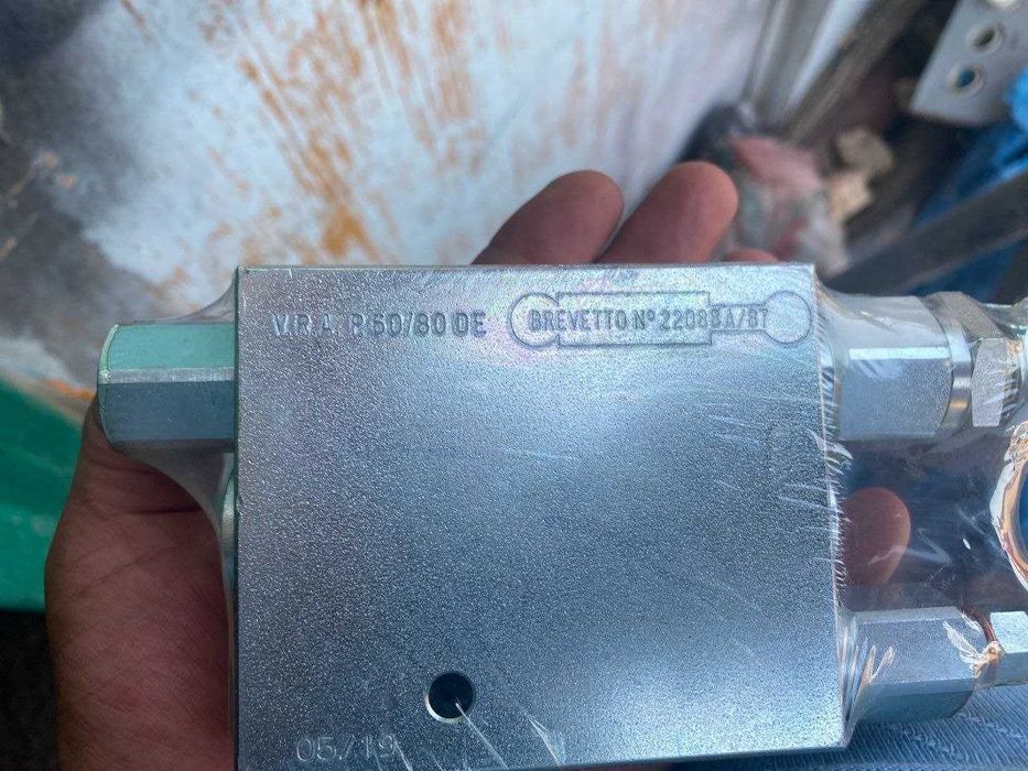 Плуг клапан, Италия, янги, нархи 2 млн 500 минг сум