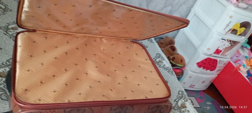 Отдам чемодан даром