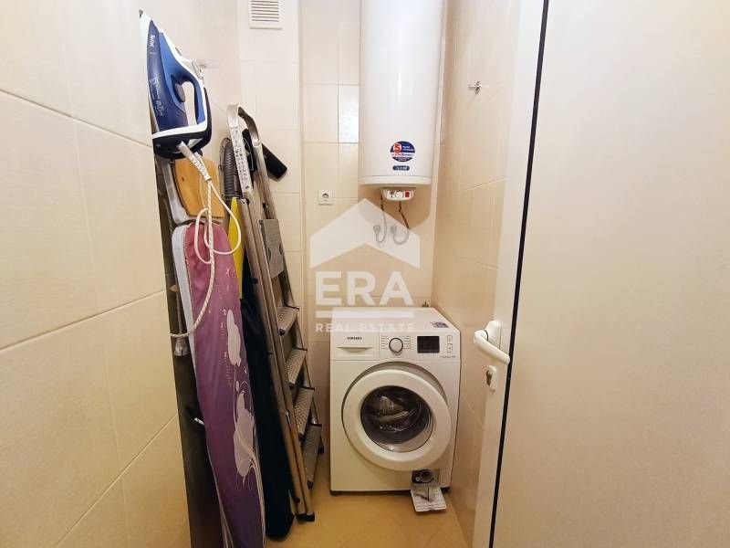 Приятен мебелиран тристаен апартамент в жилищна сграда