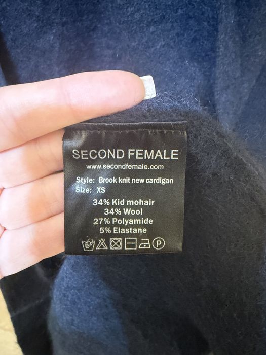 Нова жилетка.SECOND FEMALE. 34% Kid mohair, 34%вълна.Размер S/ XS.