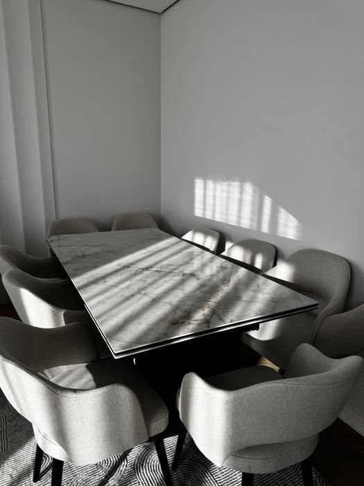 Моаморный стол новый