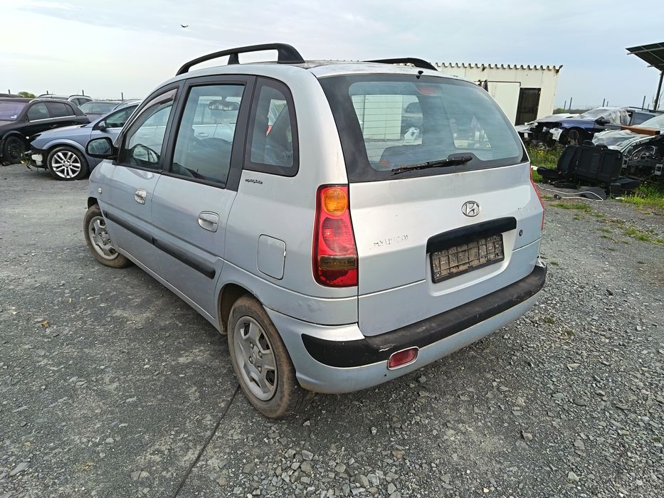 Hyundai Matrix 1.5 CRDi  82 к.с. 2003г. Хюндай Матрикс 1.5црди НА ЧАСТИ!!! 

Автомобилът  се продава САМО НА ЧАСТИ!!! 

Налични части:

Двигател