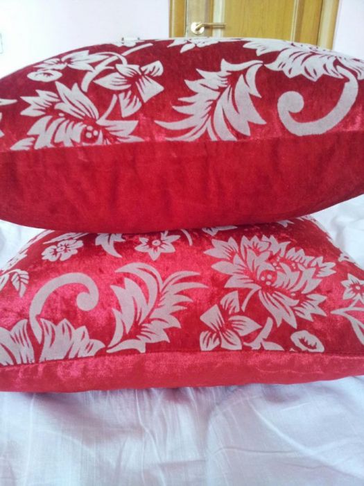 Продам две декоративные подушки, новые.