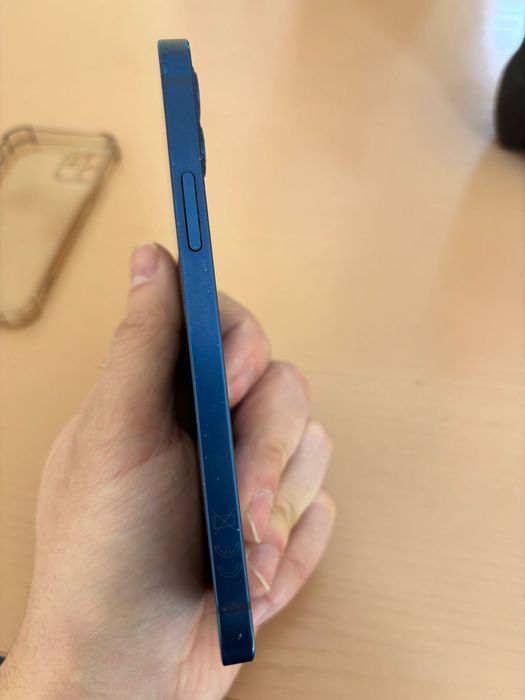 Iphone 12 продается