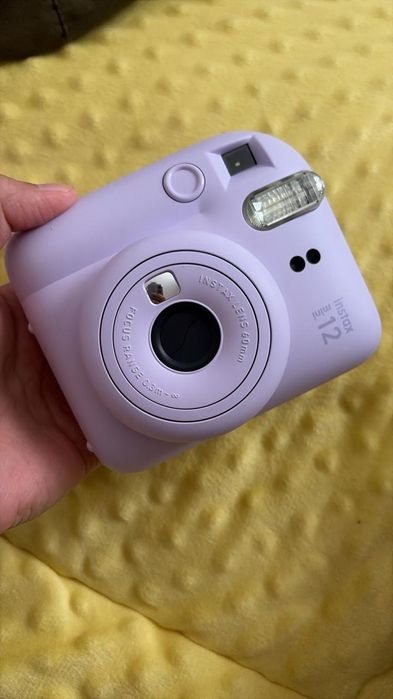 Камера instax.  .