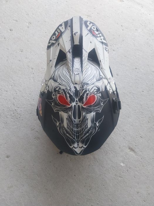 Vând casca enduro Airoh helmet