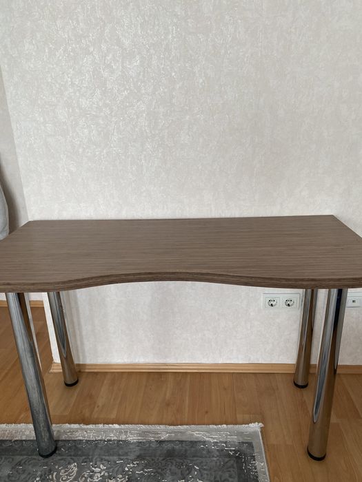 Стол и шкафчик