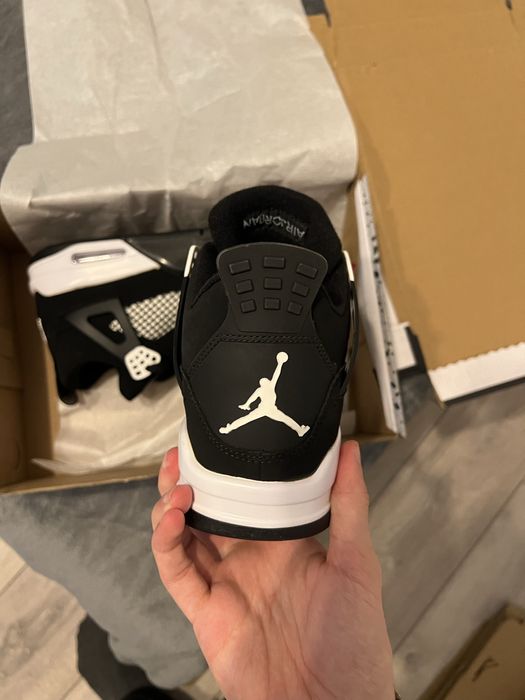 Jordan 4 White Thunder