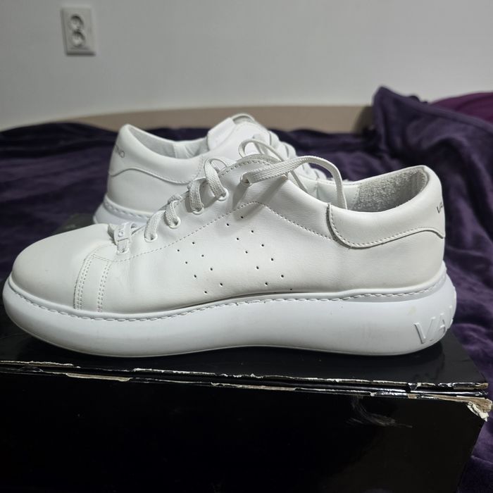 Маратонки Valentino номер 42, бели и черни