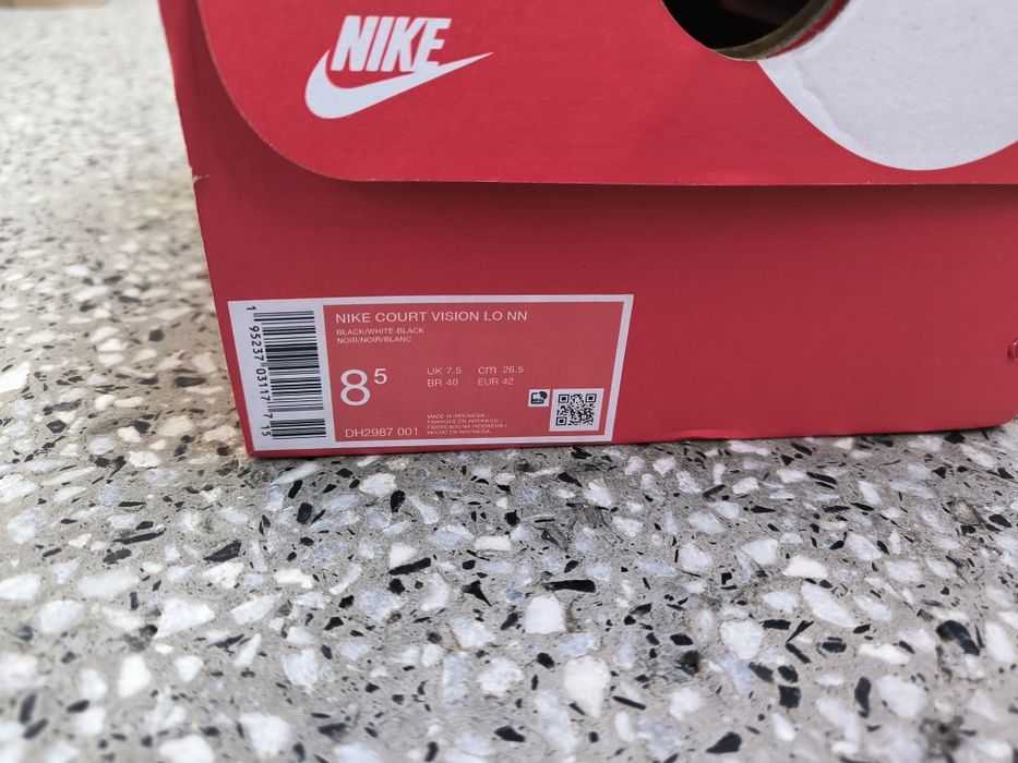 ОРИГИНАЛНИ НОВИ черни nike обувки размери 42 и 43 номер