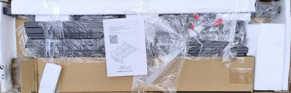 Легло Brinlawb 160x200 с метална основа, LED осветление и станция за зареждане (2 AC, 2 USB порта) с табла и място за съхранение.