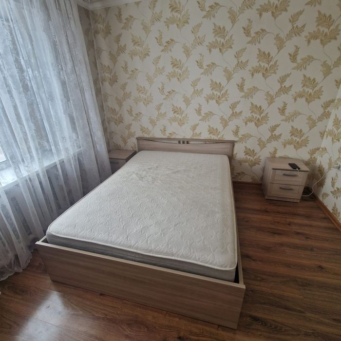 Коляску диван две думбачки и зеркала и камот