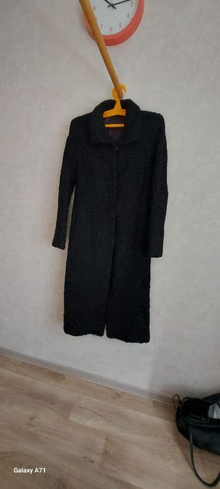 Шуба каракулевая.