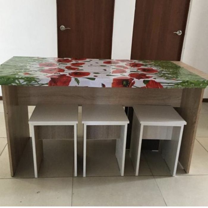 Продам шкафы, столы, кровати.