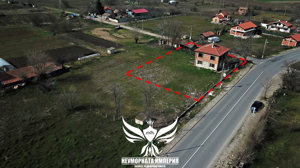 Продавам двуетажна къща 175РЗП и двор 890кв.м. с гараж в с.Кочево