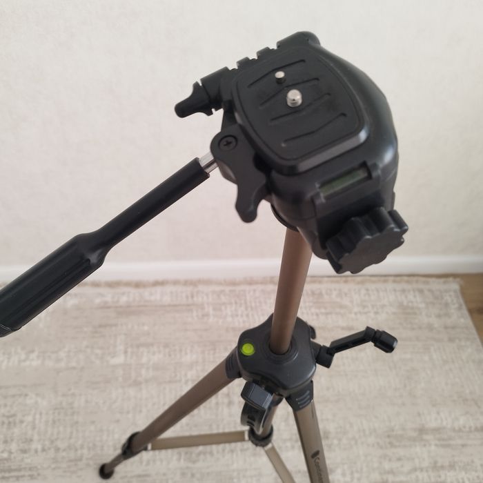 Штатив для фотоаппарата Continent A2