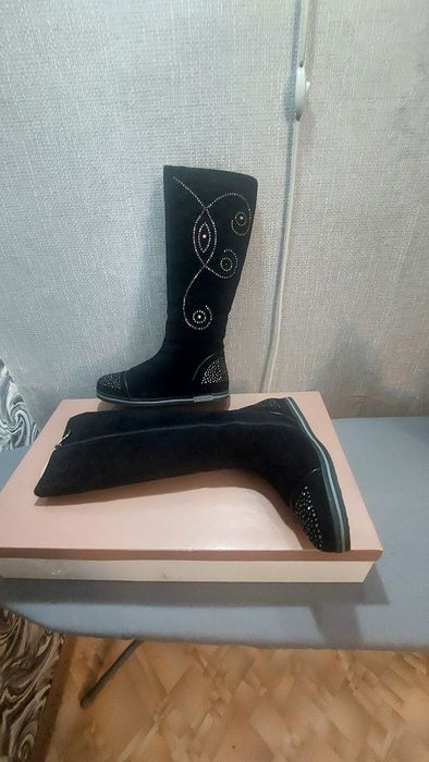 Продам женские сапоги