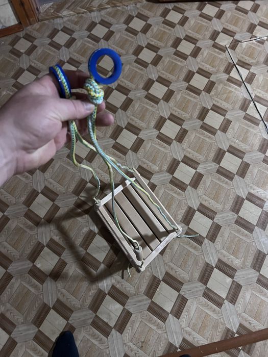 Детская деревяная качеля