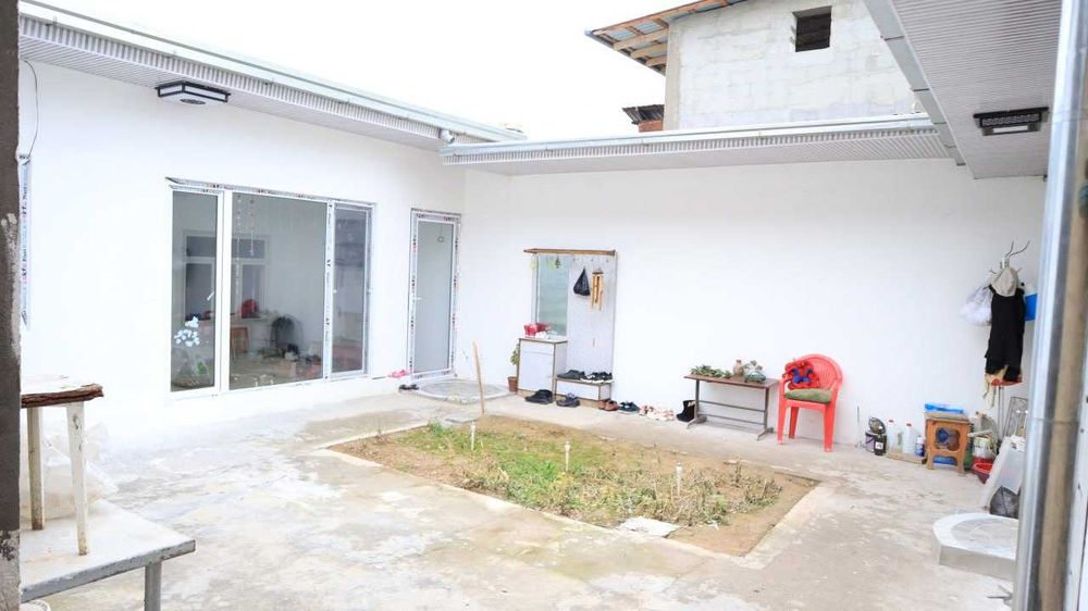 Продается дом возле базара Янгиабад