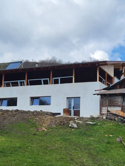 Servicii pentru Acoperișuri, Mansardări și Izolații