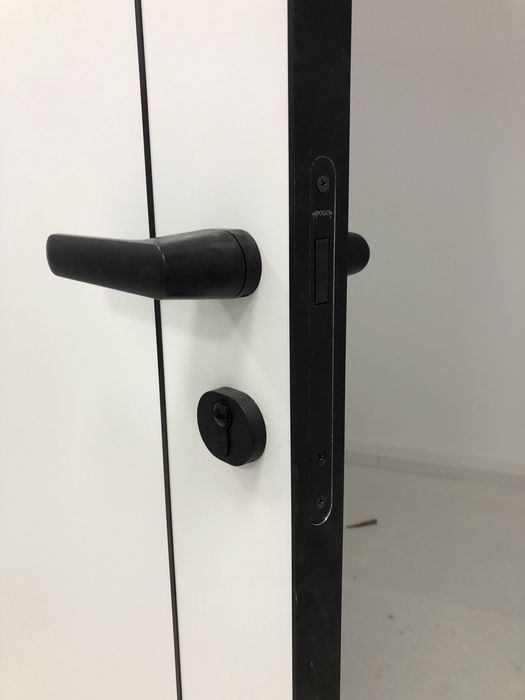 Установка дверей.