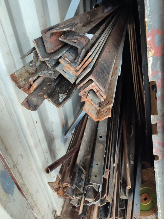 Продам железные уголки