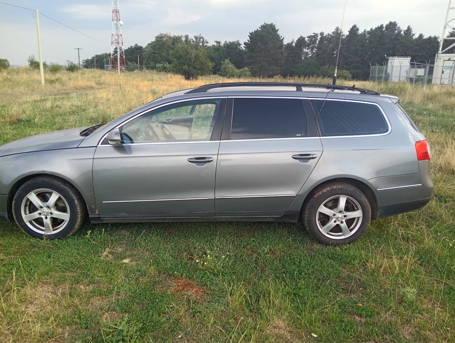 VW Passat B6 (2007) – 2.0 TDI 140 CP – Manuală 6+1 – Navigație, Cameră spate, Scaune încălzite