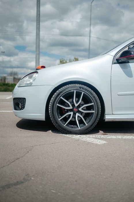 VW Golf 5 1.9 TDI DSG – motor refăcut, modificări premium
