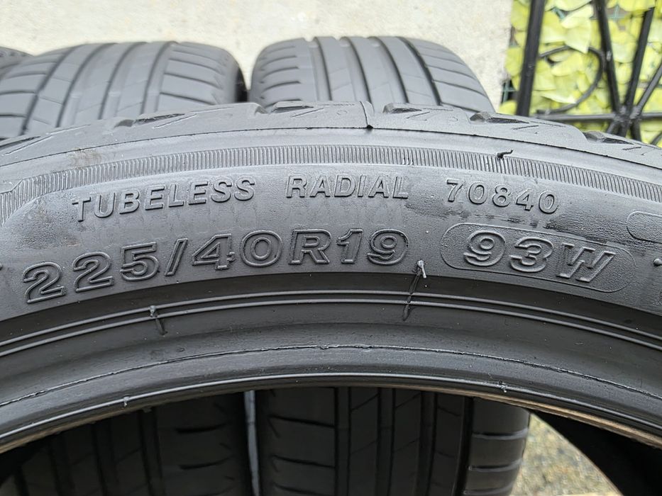 Vând patru anvelope de vara Bridgestone turanza  225 40 19 dot 2824