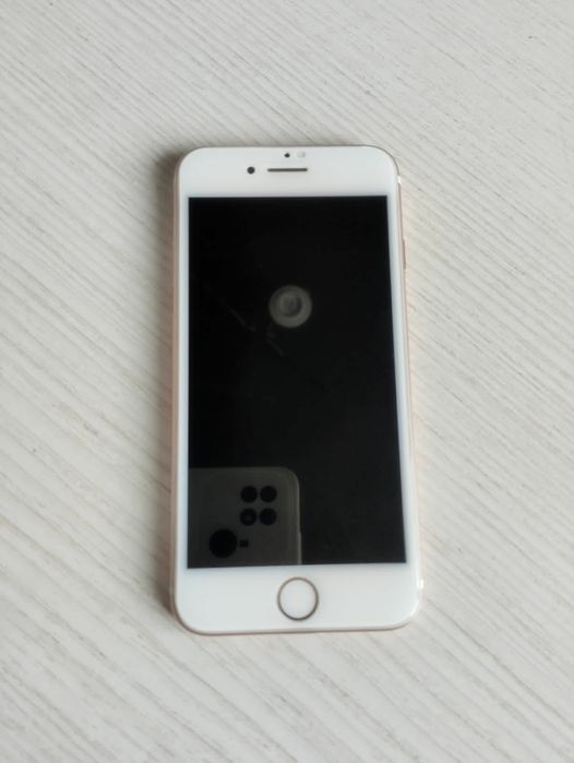 iPhone 7  в отличном состоянии