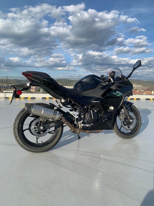 Kawasaki Ninja 500 ABS – 2025 – 5.400 km – LeoVince ONE