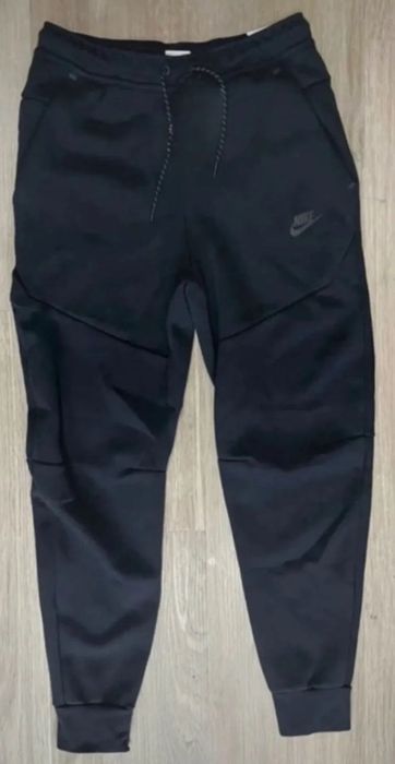pantaloni nike tech