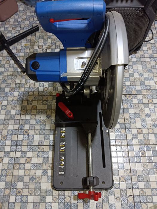 Продам торцовка по металлу Зубр