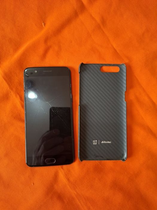 One plus 5 . 128gb/8gb ram